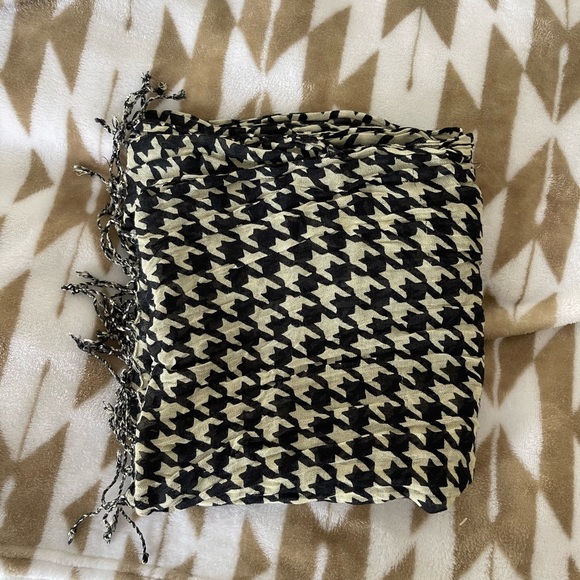 Women’s Black/Cream Scarf - Picture 1 of 4